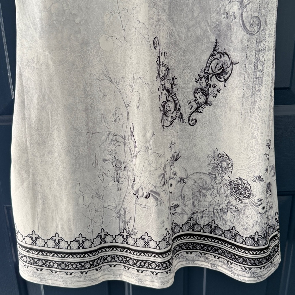 Noracora Sleeveless White and Navy Floral Casual Dress - Size Medium - Picture 5 of 9